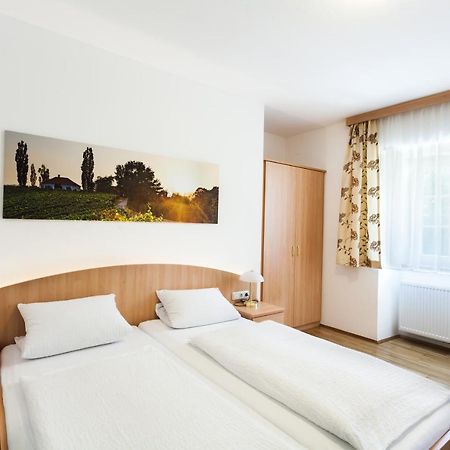 Gaestehaus Ferk - Fruehstueckspension, Bed & Breakfast Бад-Радкерсбург Экстерьер фото