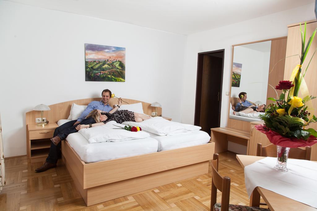 Gaestehaus Ferk - Fruehstueckspension, Bed & Breakfast Бад-Радкерсбург Номер фото